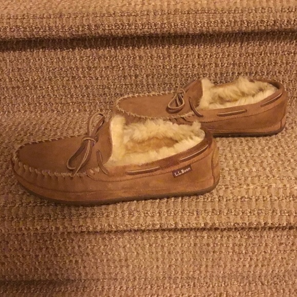 Men’s L.L. Bean’s Chestnut/Tan Suede & Shearling Slippers - Picture 2 of 4
